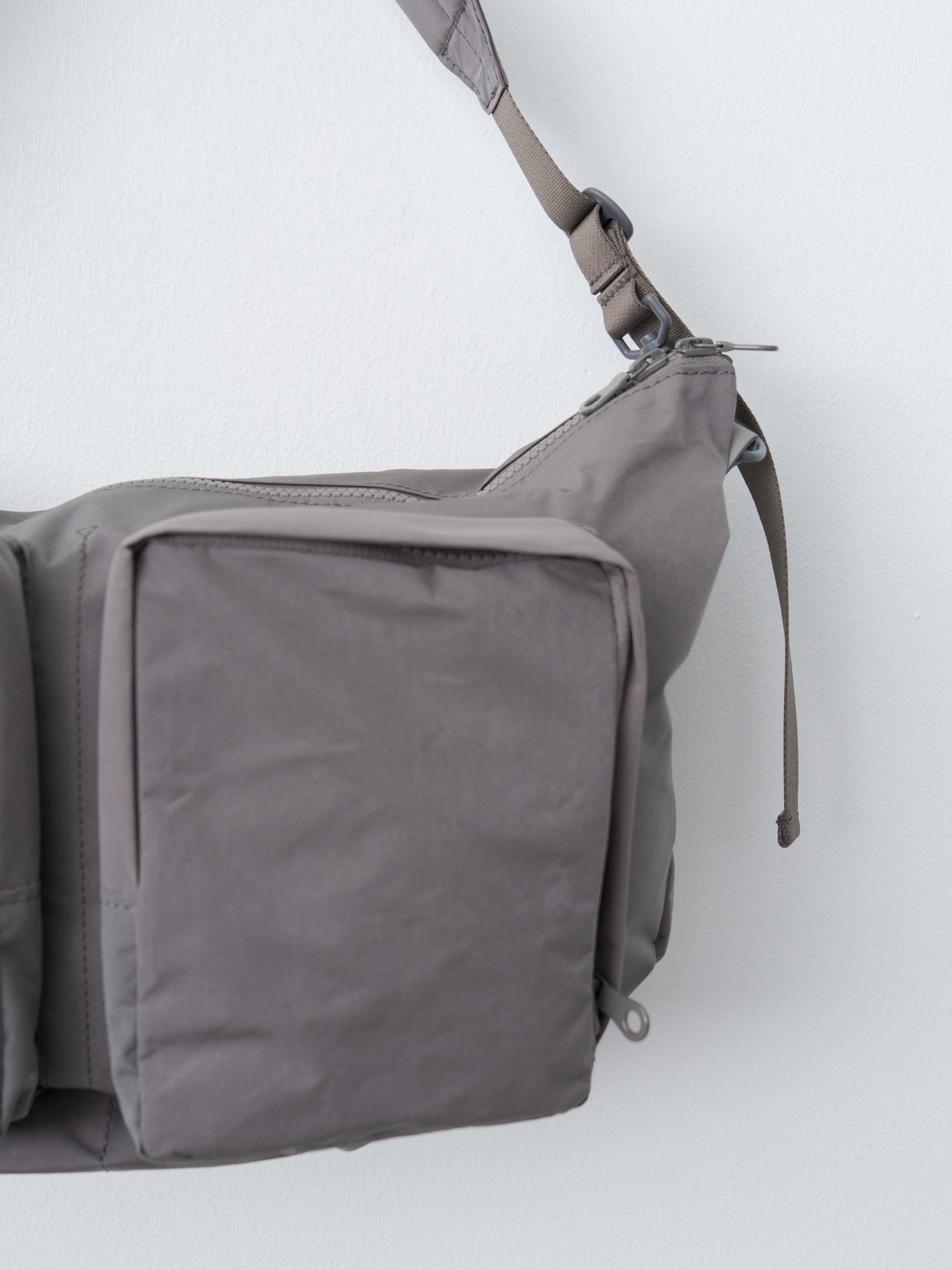 Split Yarn Bodybag M - Gray