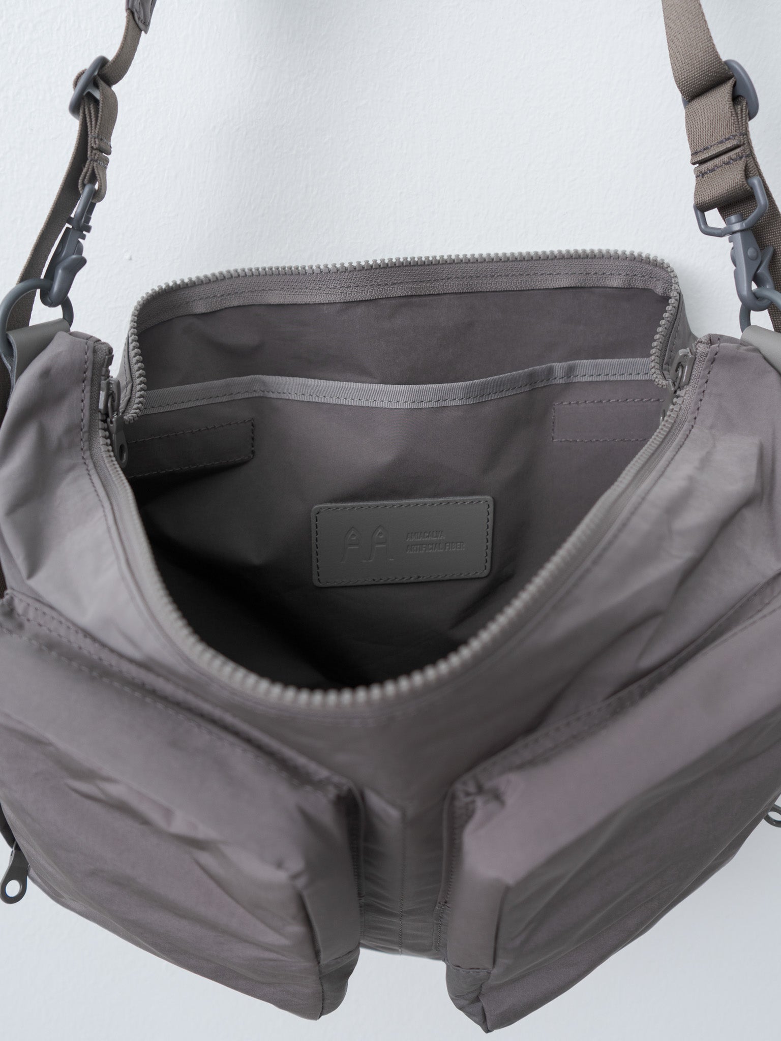 Split Yarn Bodybag M - Gray