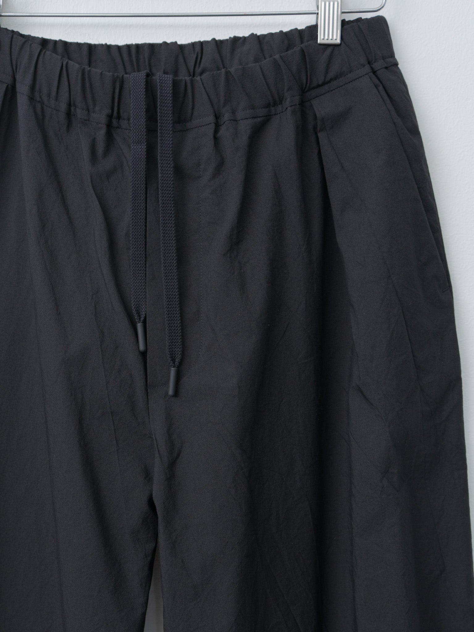 Namu Shop - Veritecoeur C/N Tuck Pants - Sumi Black