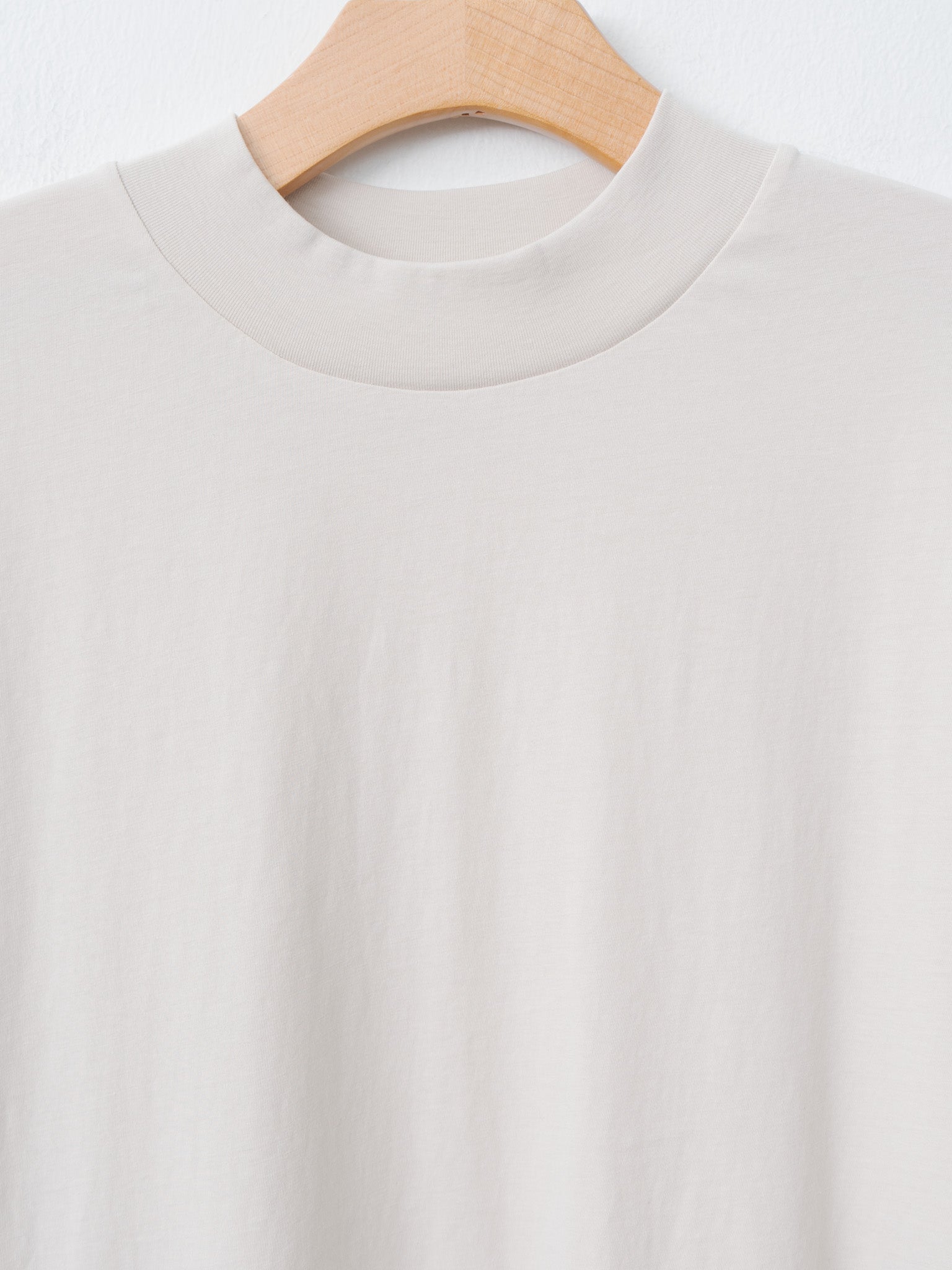 Namu Shop - Aton Fresca Nubuck Mockneck T-Shirt - Warm White