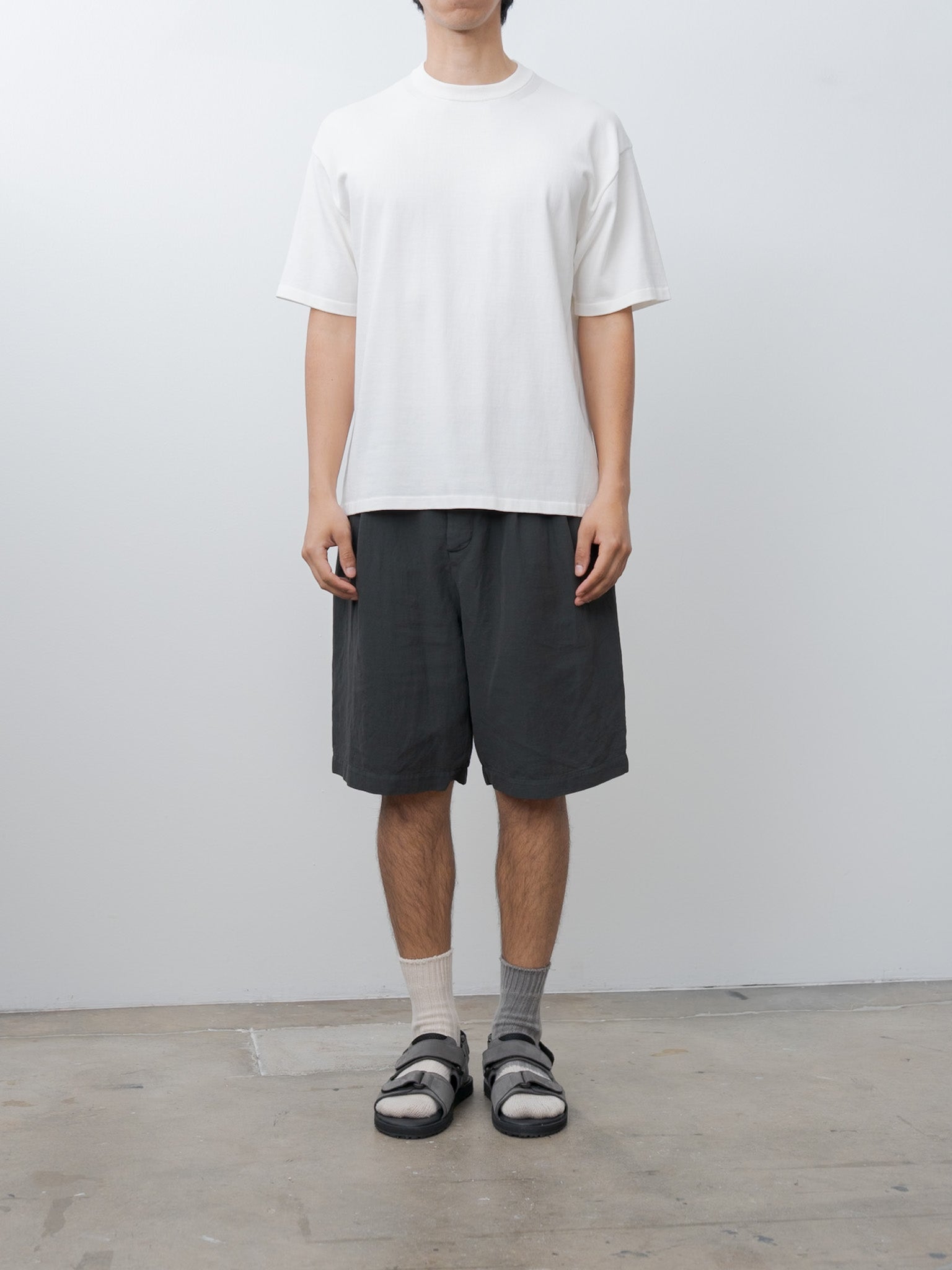 Namu Shop - Aton Cotton Linen Voile Two Tucked Easy Shorts - Dark Green