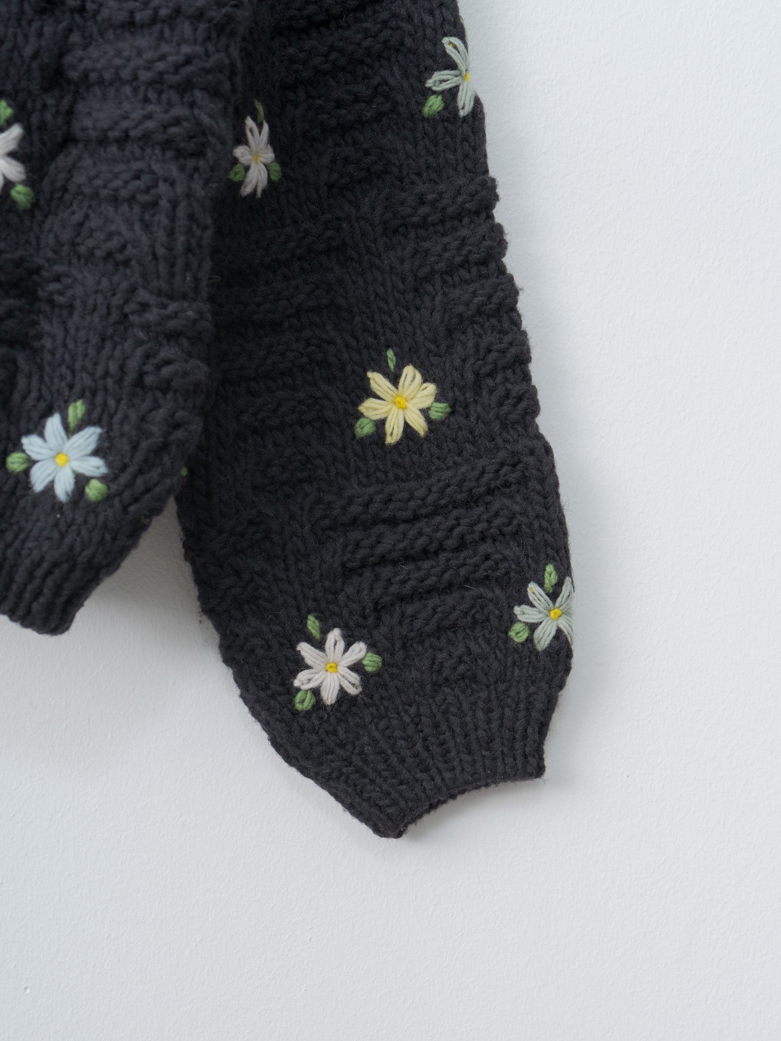 Namu Shop - Ichi Antiquites Peru Hand Knit Flower Sweater - Black