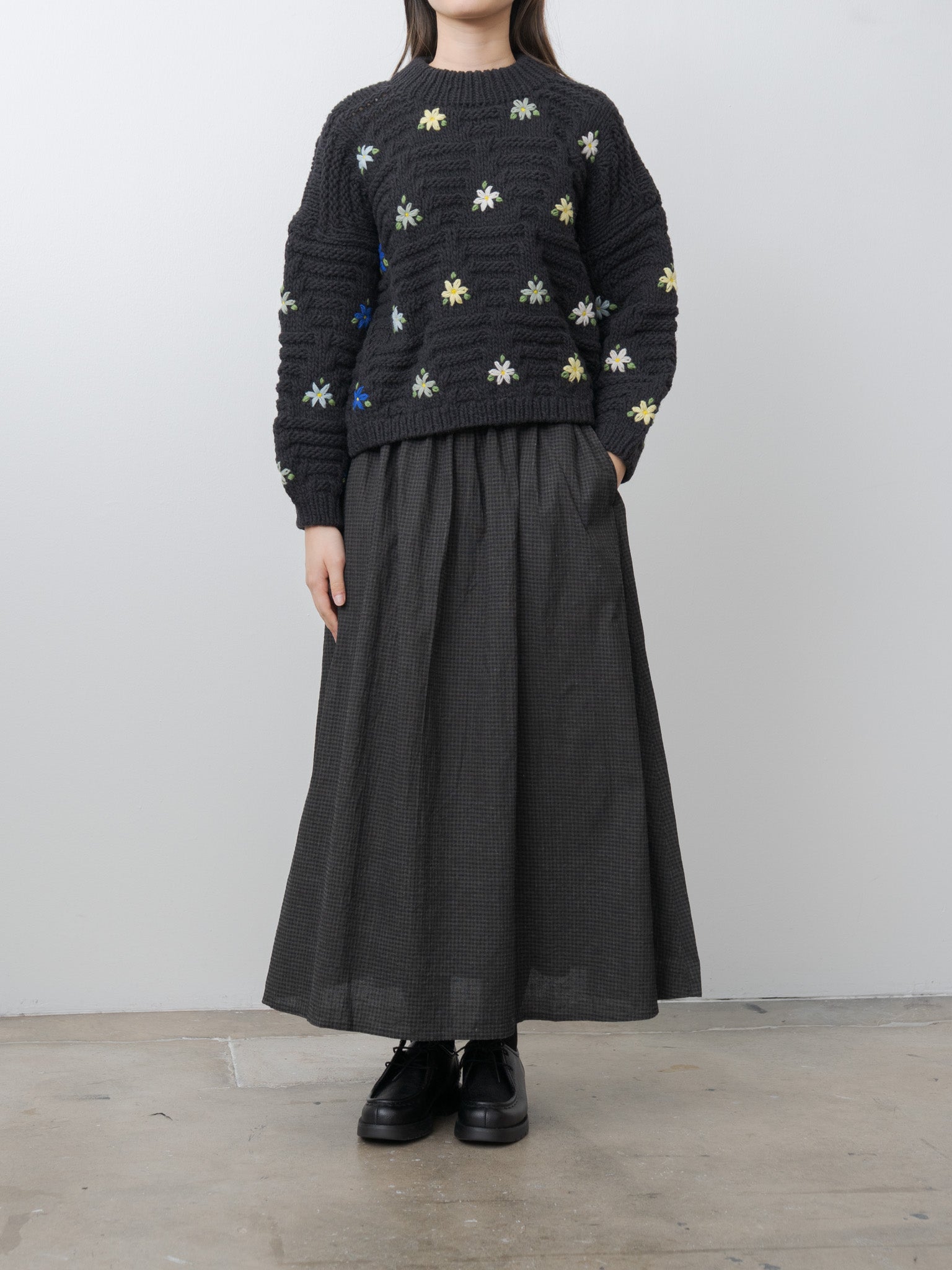 Namu Shop - Ichi Antiquites Peru Hand Knit Flower Sweater - Black