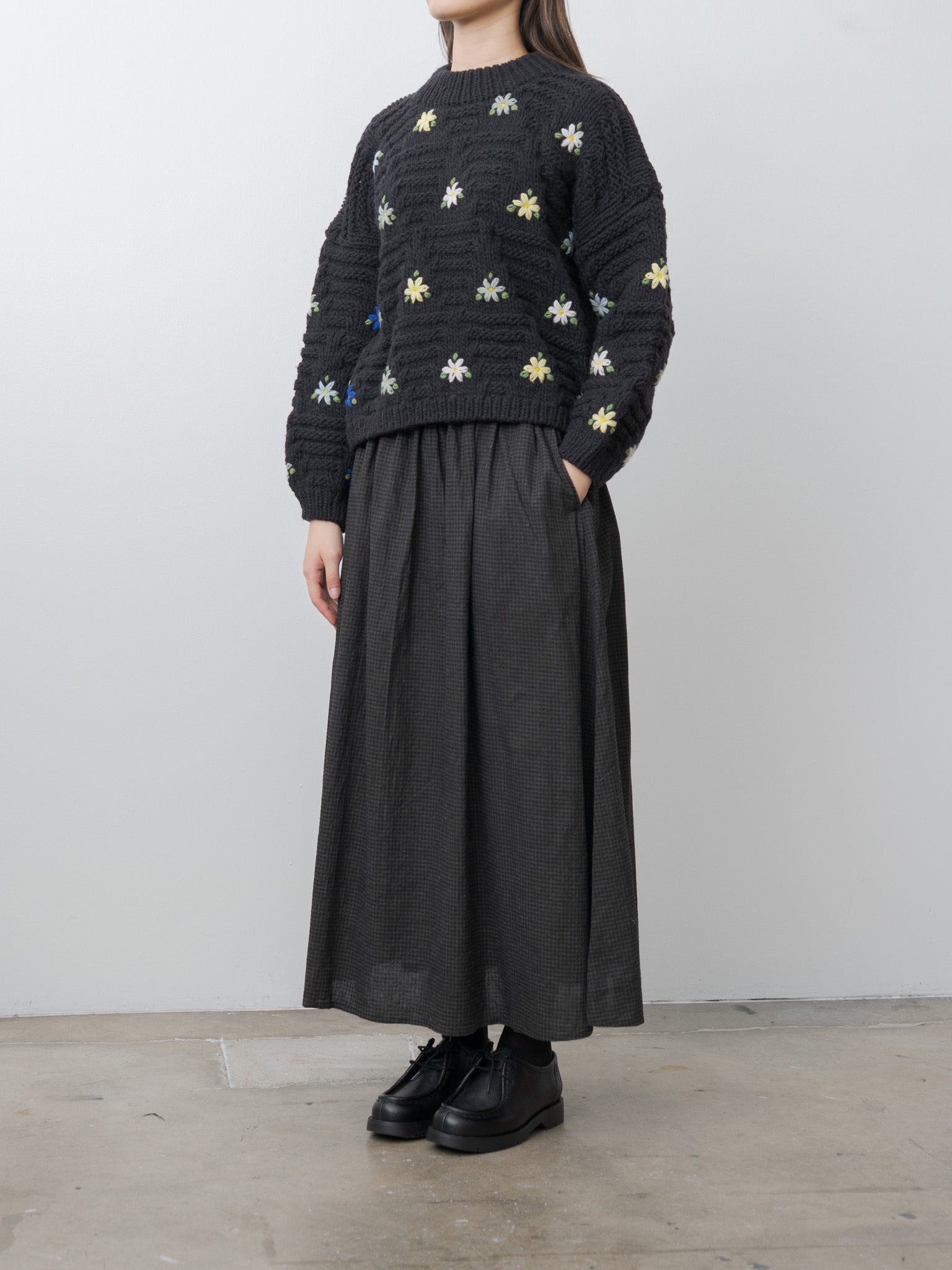 Namu Shop - Ichi Antiquites Peru Hand Knit Flower Sweater - Black