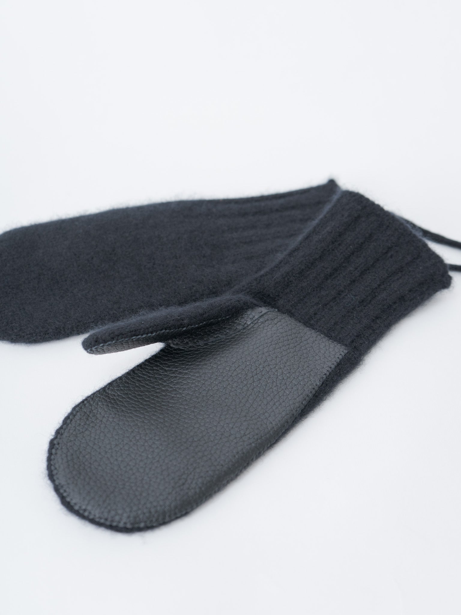 Namu Shop - Auralee Baby Cashmere Knit Mittens - Top Black
