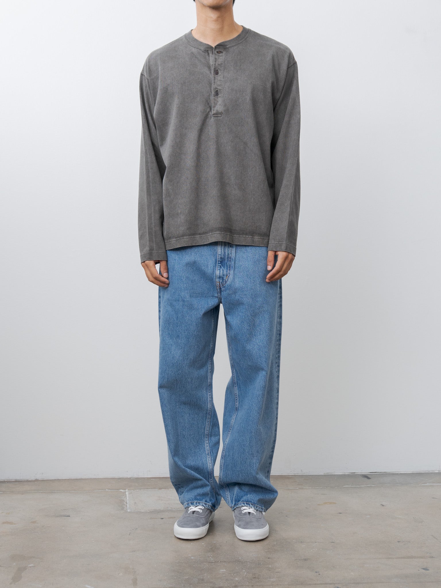 Namu Shop - Yleve Open End Cotton Pigment Dye Henley P/O - Charcoal
