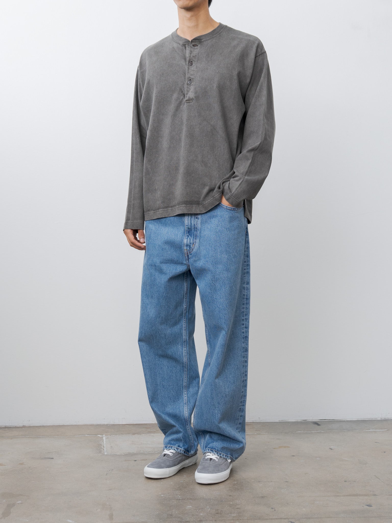 Namu Shop - Yleve Open End Cotton Pigment Dye Henley P/O - Charcoal