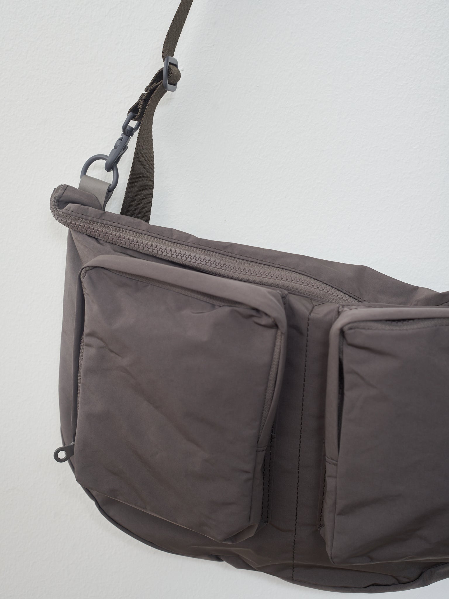 Namu Shop - Amiacalva Split Yarn Bodybag - Gray