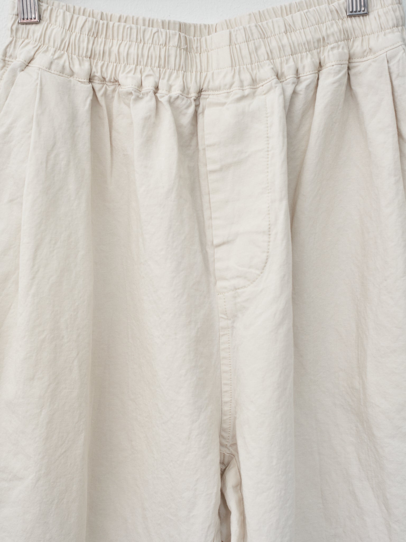 Namu Shop - Veritecoeur Garment Dyed Tuck Pants - Ice Cream