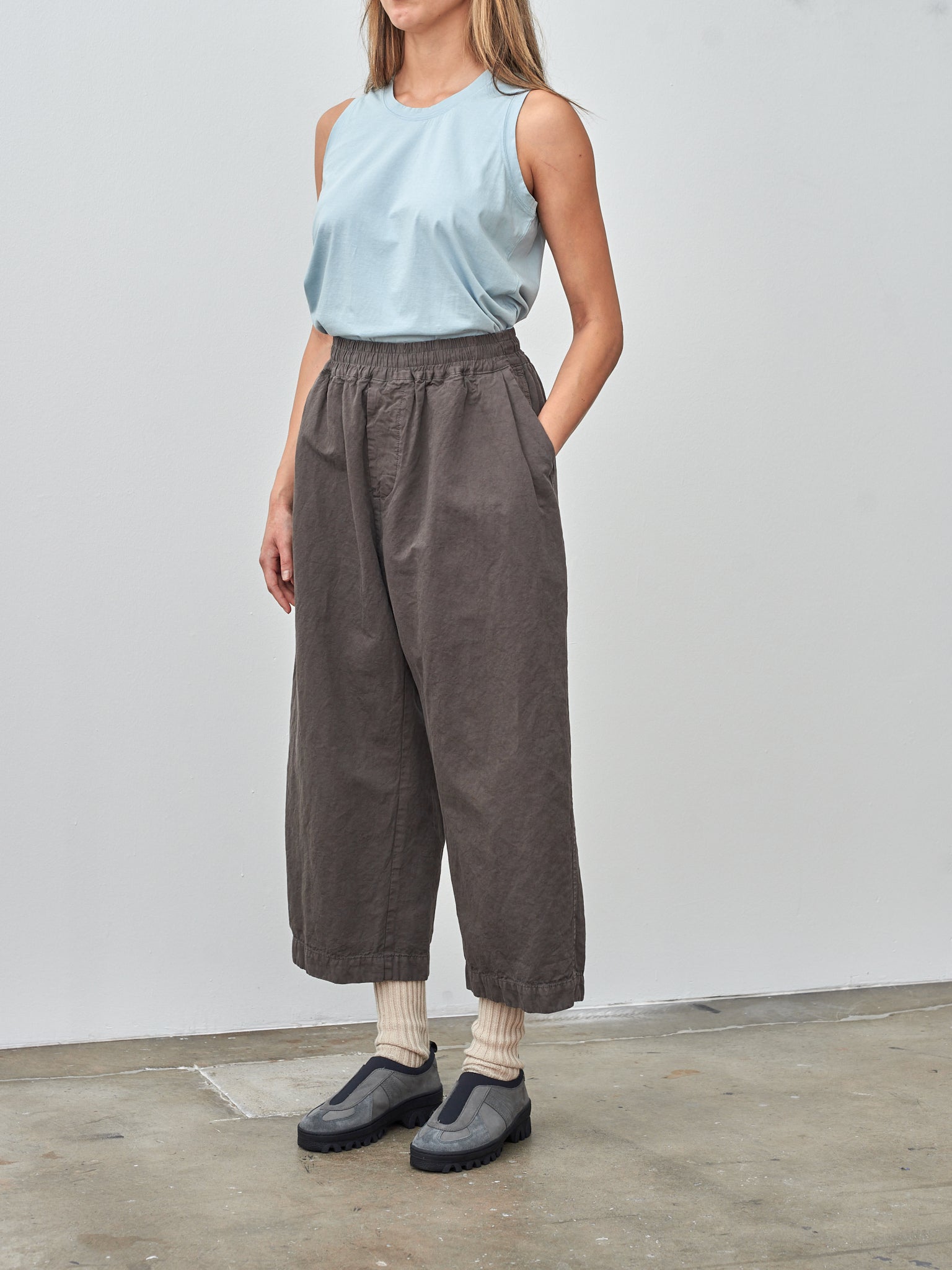 Namu Shop - Veritecoeur Garment Dyed Tuck Pants -Sumi Gray