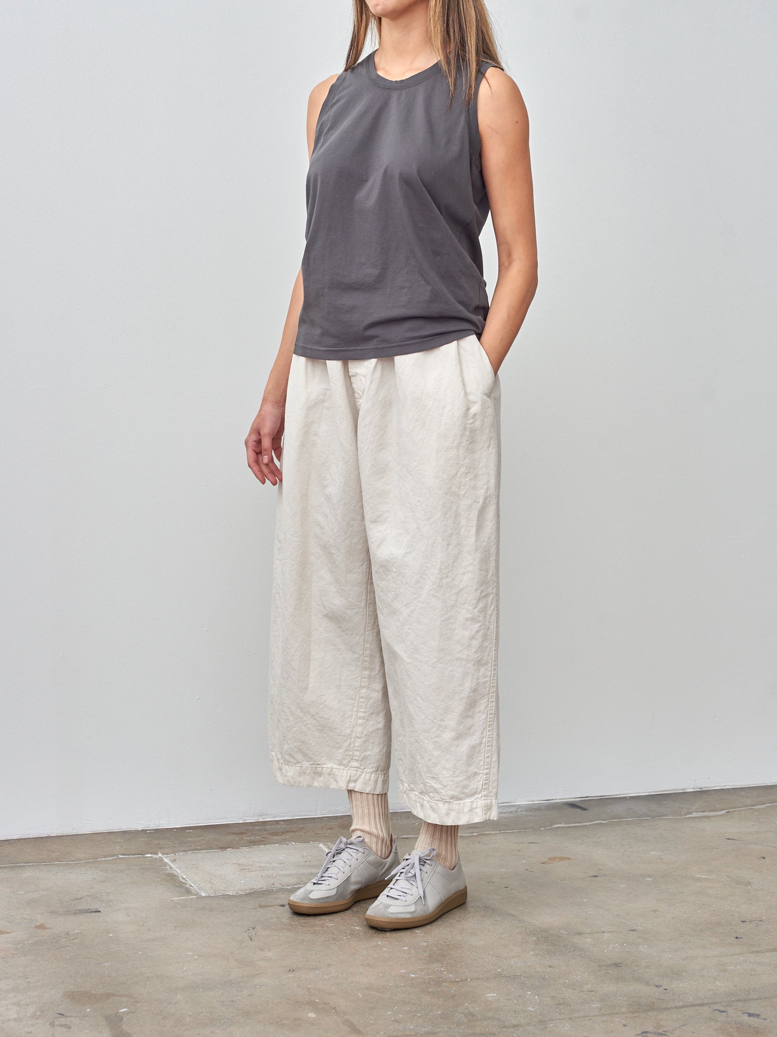 Namu Shop - Veritecoeur Garment Dyed Tuck Pants - Ice Cream