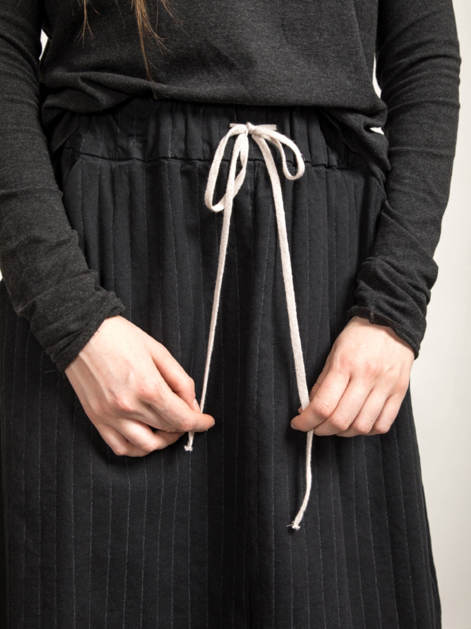 Namu Shop - Album di Famiglia Pinstriped Skirt - Black