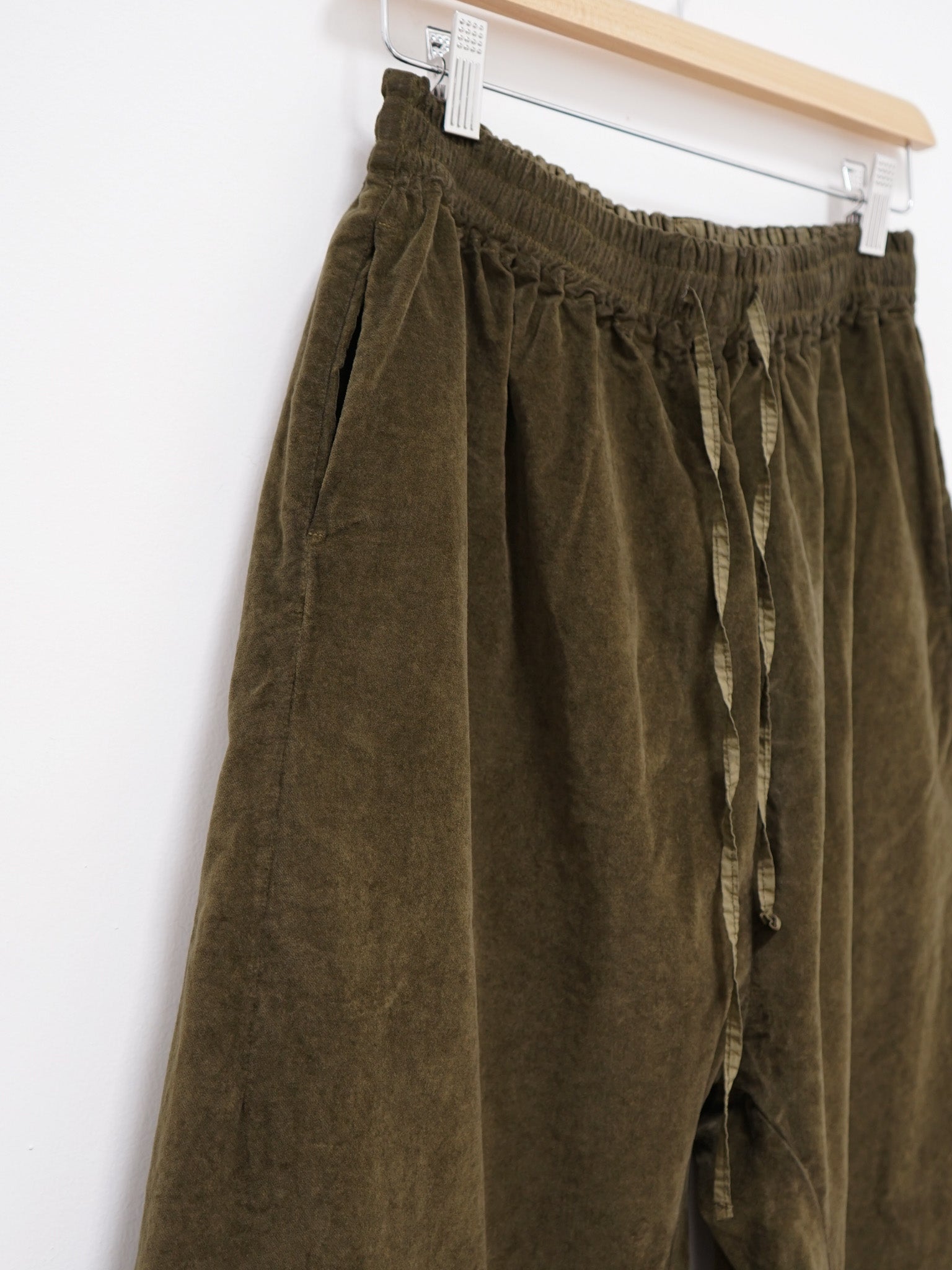 Namu Shop - Album di Famiglia Velvet Braghe - Olive
