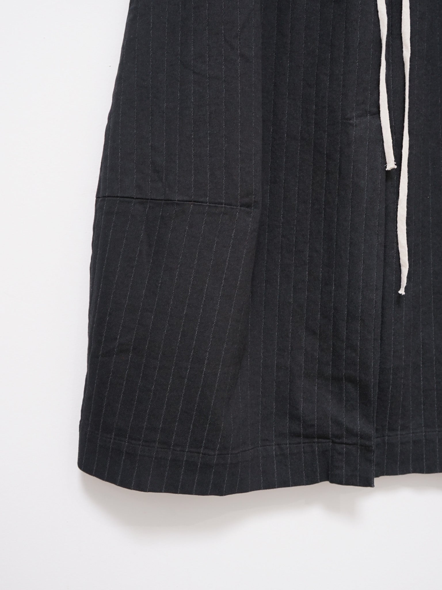 Namu Shop - Album di Famiglia Pinstriped Skirt - Black