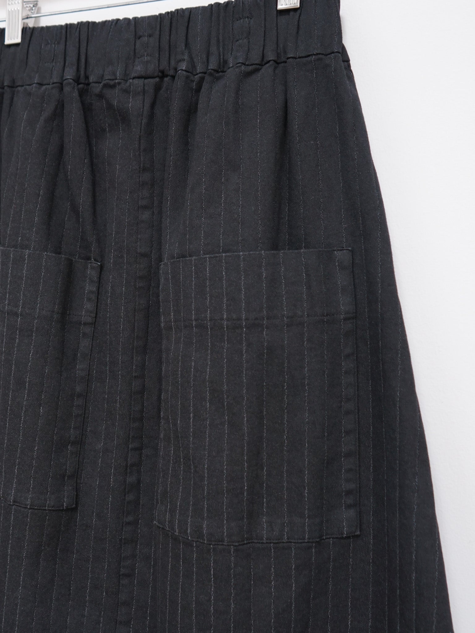 Namu Shop - Album di Famiglia Pinstriped Skirt - Black
