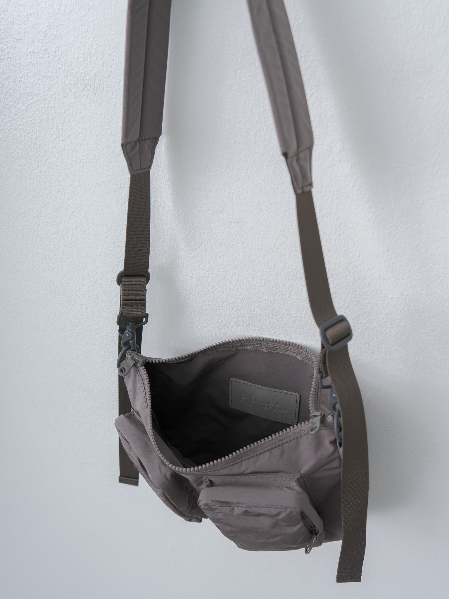 Split Yarn Bodybag S - Gray