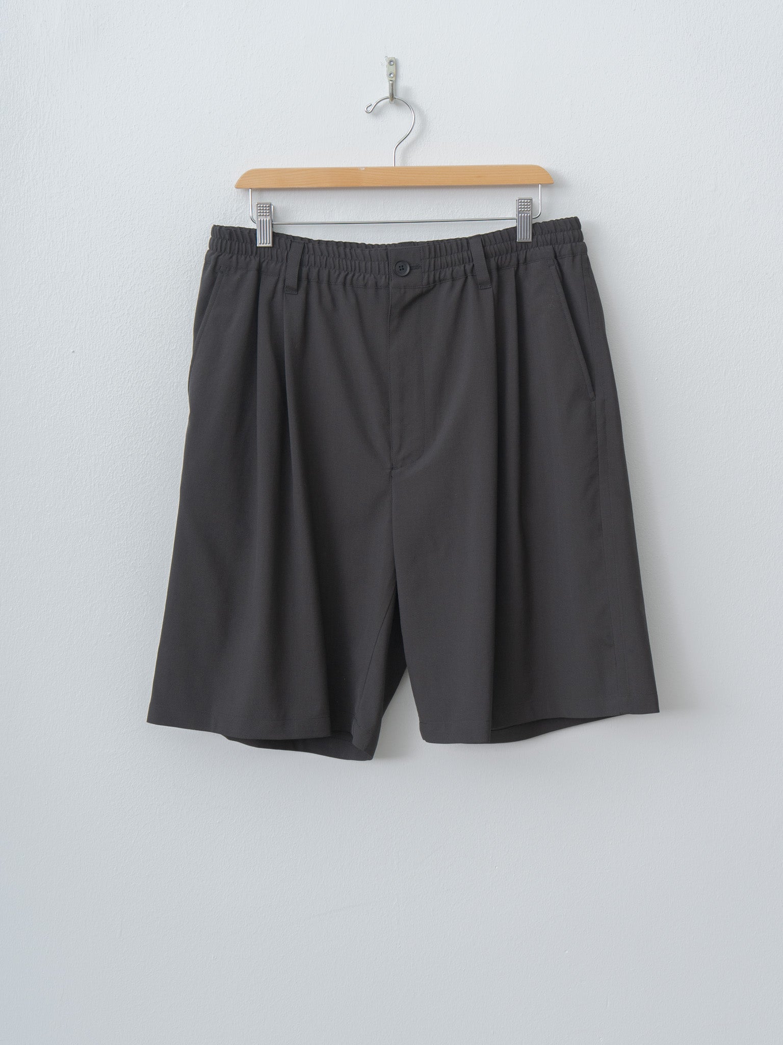 Namu Shop - Yoke Wool Washer Tropical 2Pleated Easy Shorts - Carbon