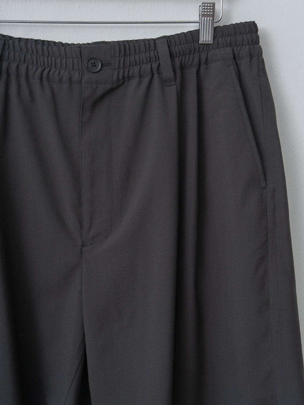 Namu Shop - Yoke Wool Washer Tropical 2Pleated Easy Shorts - Carbon