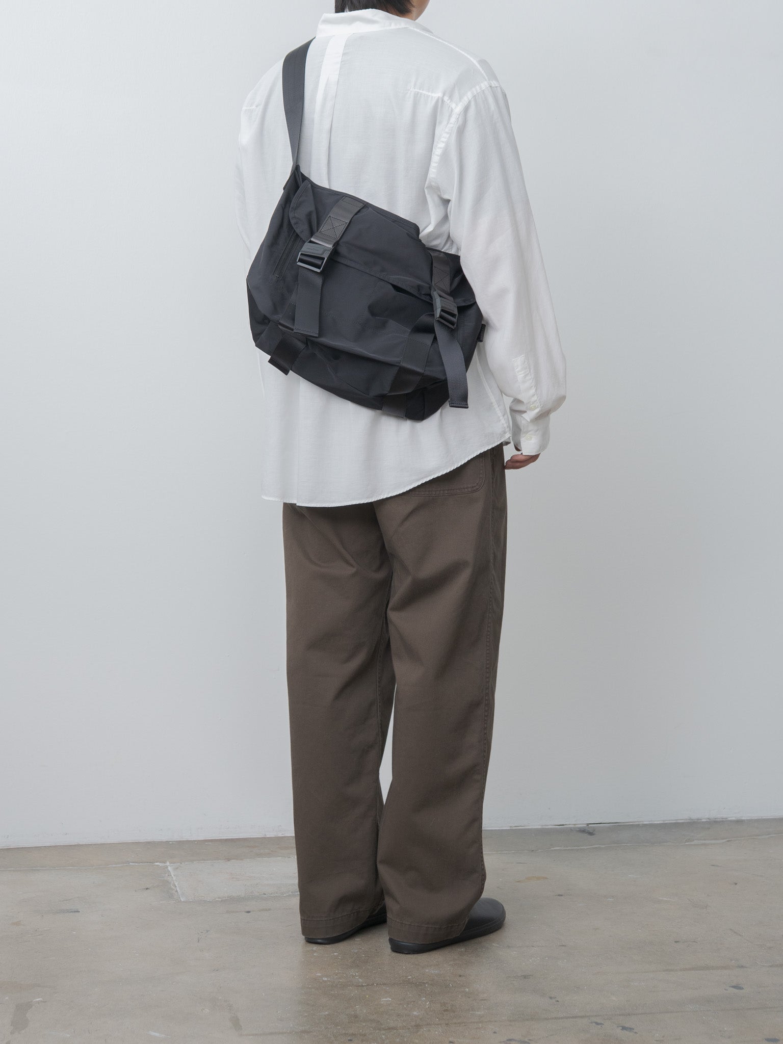 Namu Shop - Amiacalva Gabardine Messenger Bag M - Black