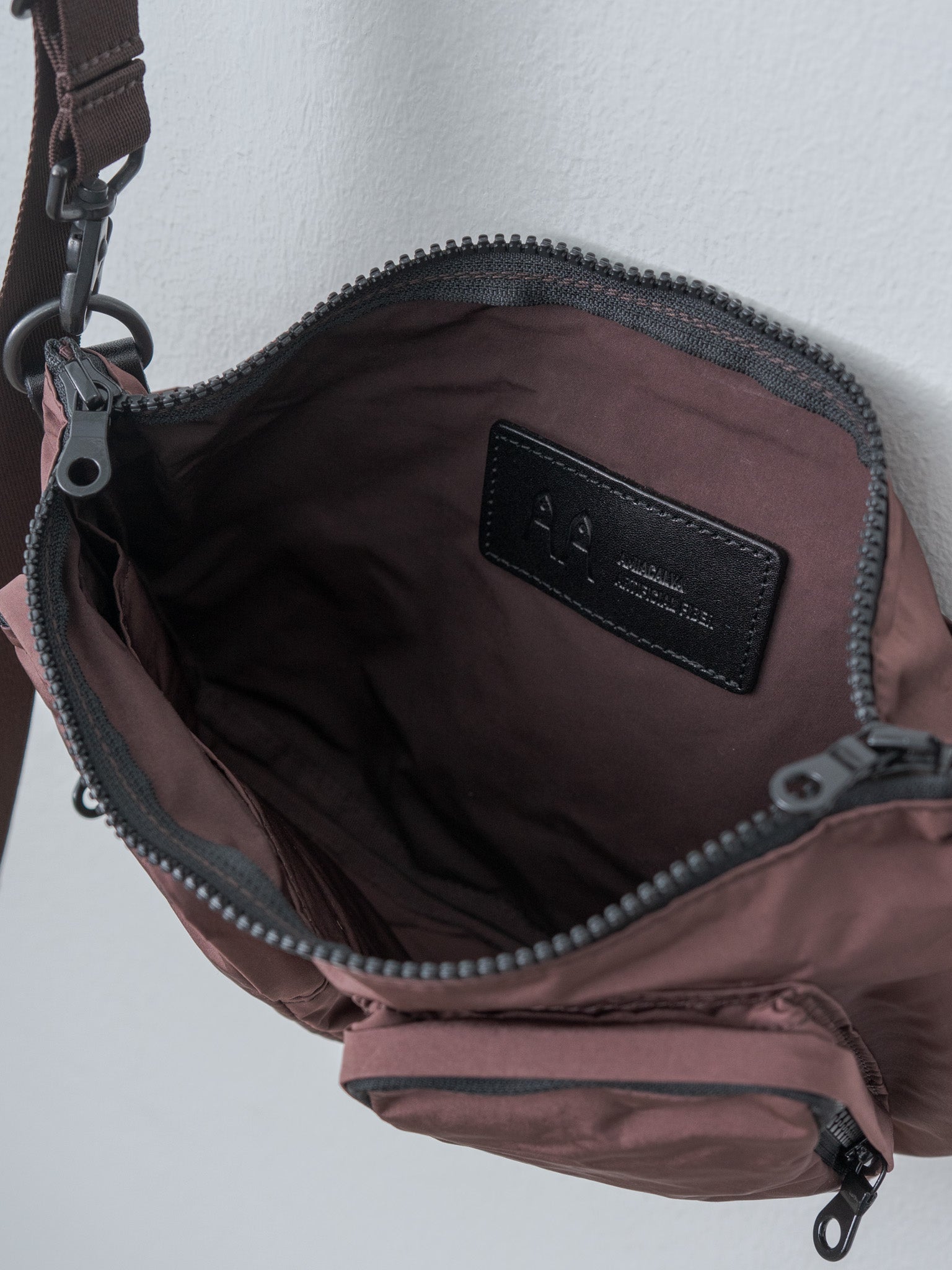 Split Yarn Bodybag S - Bordeaux Brown