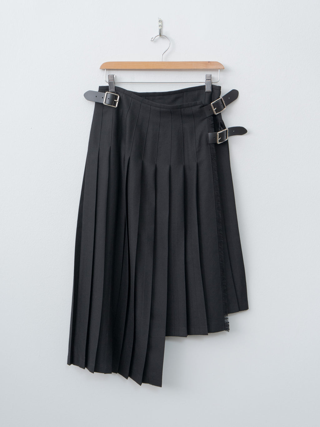 Namu Shop - Unfil O'NEIL OF DUBLIN × UNFIL Worsted Wool Asymmetrical Kilt Skirt - Black