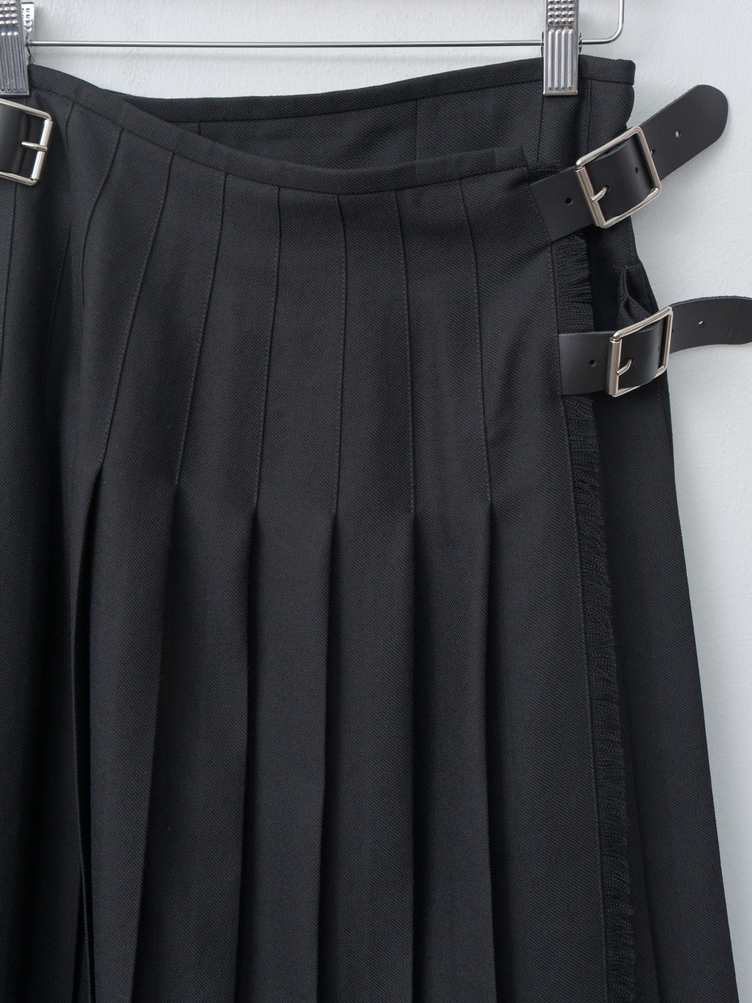 Namu Shop - Unfil O'NEIL OF DUBLIN × UNFIL Worsted Wool Asymmetrical Kilt Skirt - Black