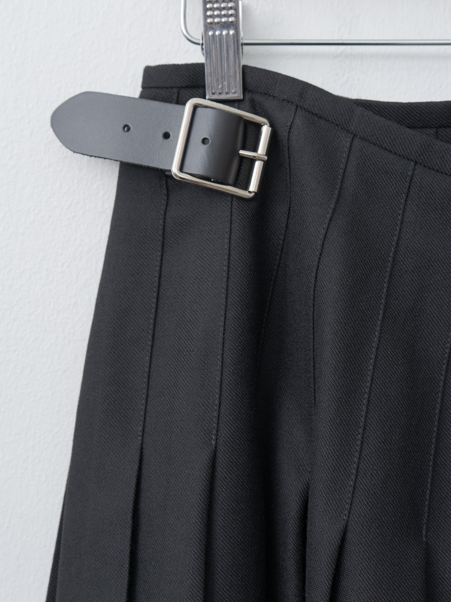 Namu Shop - Unfil O'NEIL OF DUBLIN × UNFIL Worsted Wool Asymmetrical Kilt Skirt - Black