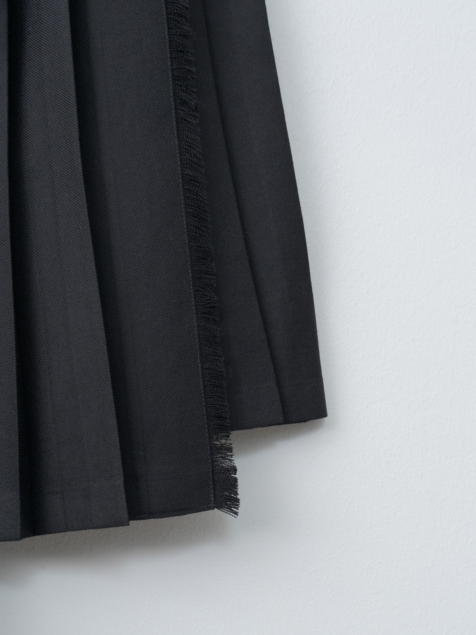 Namu Shop - Unfil O'NEIL OF DUBLIN × UNFIL Worsted Wool Asymmetrical Kilt Skirt - Black
