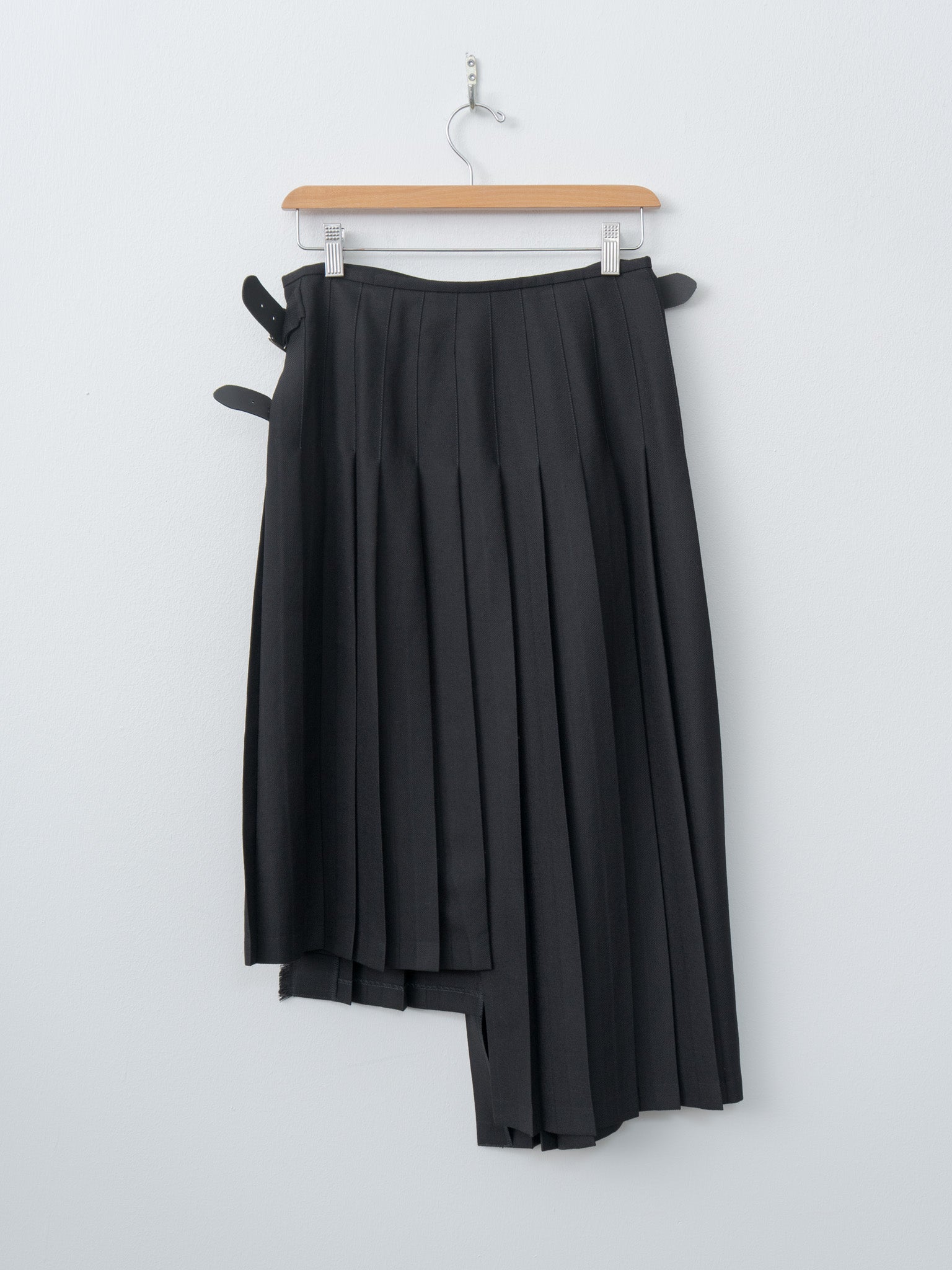 Namu Shop - Unfil O'NEIL OF DUBLIN × UNFIL Worsted Wool Asymmetrical Kilt Skirt - Black