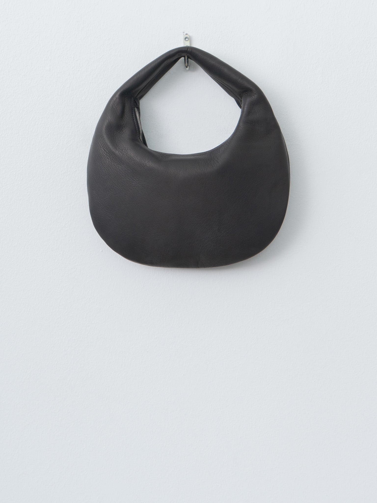 Namu Shop - Aeta Round One Shoulder M - Black