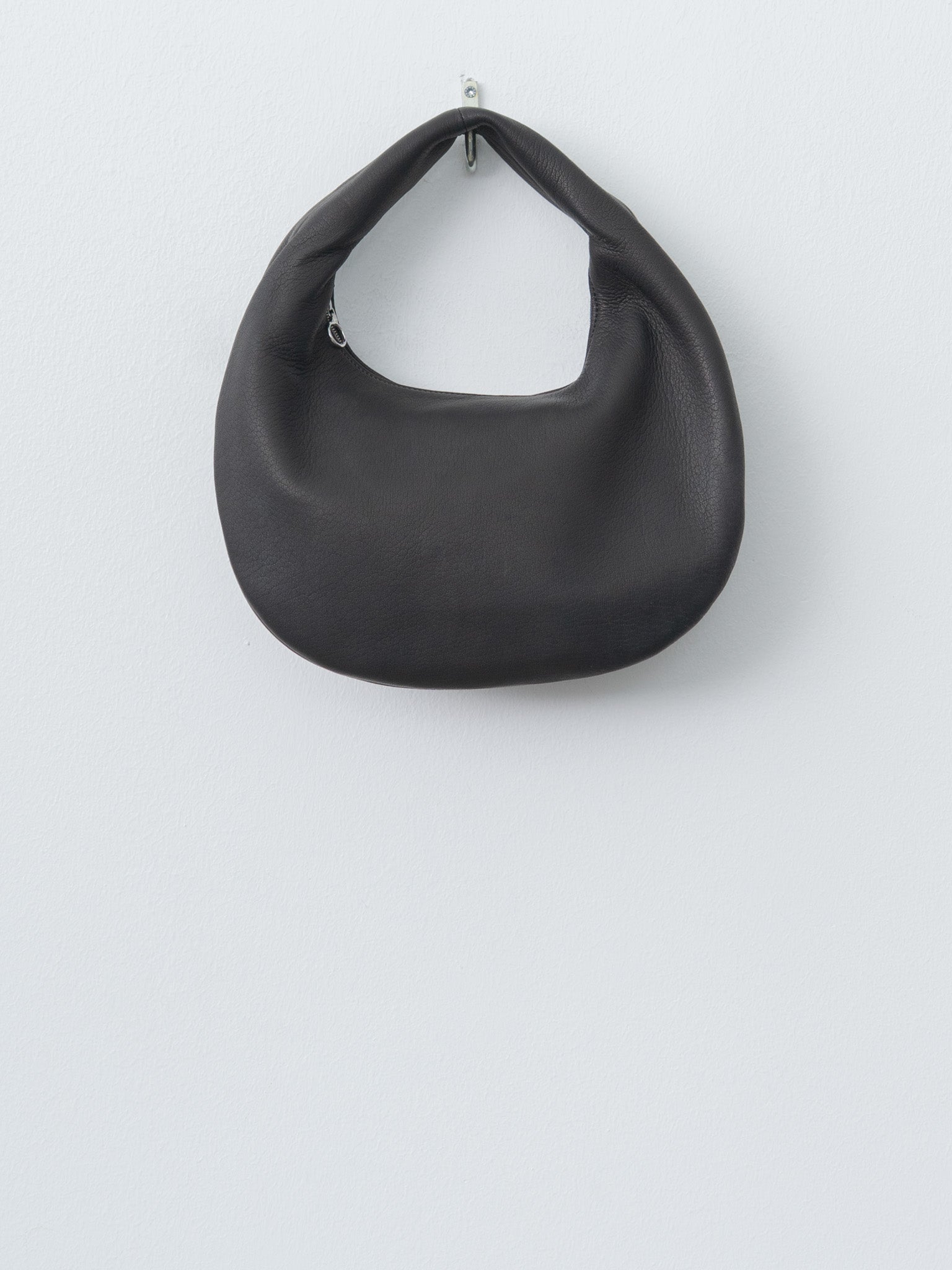 Namu Shop - Aeta Round One Shoulder M - Black
