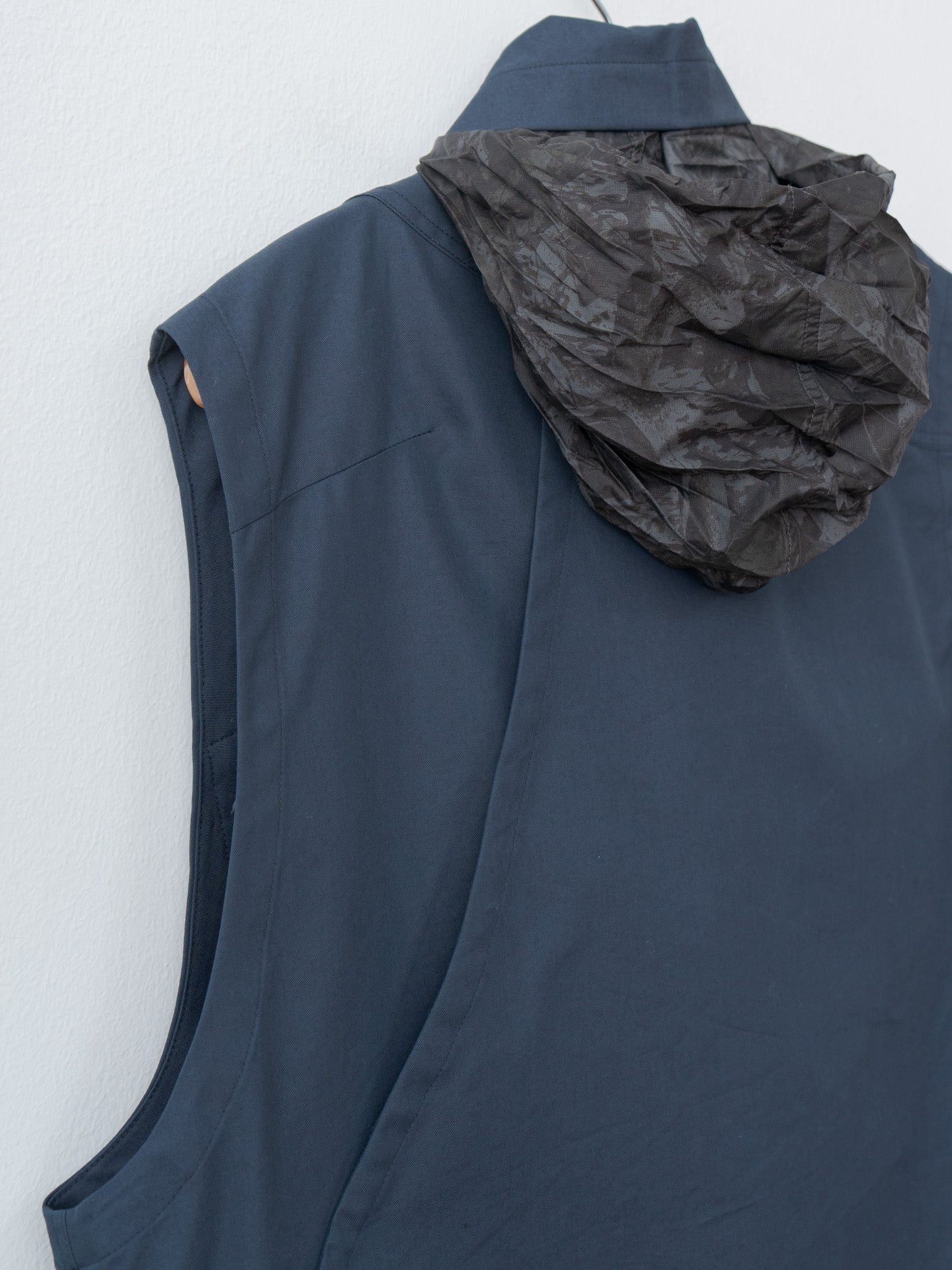 Namu Shop - ts(s) Cotton Poly Hollow Yarn Light Gabardine Messenger Vest - Navy
