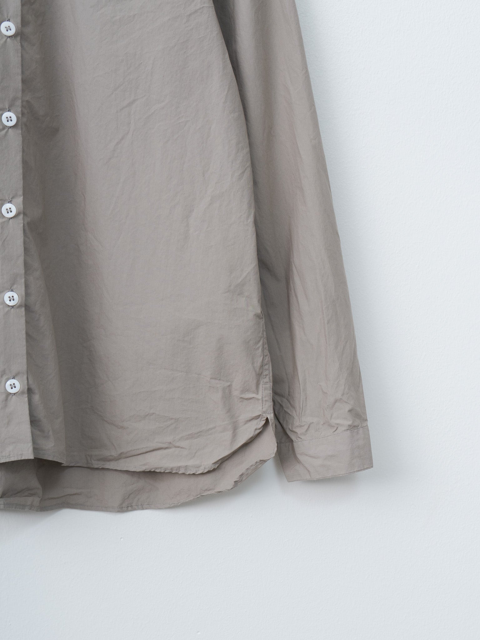 Namu Shop - Bergfabel Loose Tyrol Shirt - Taupe