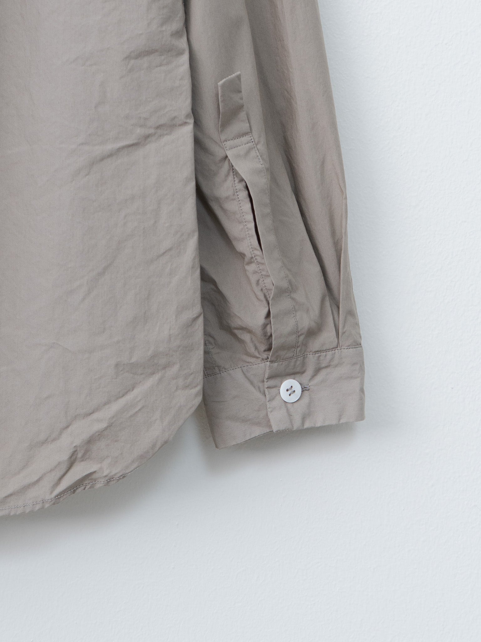 Namu Shop - Bergfabel Loose Tyrol Shirt - Taupe