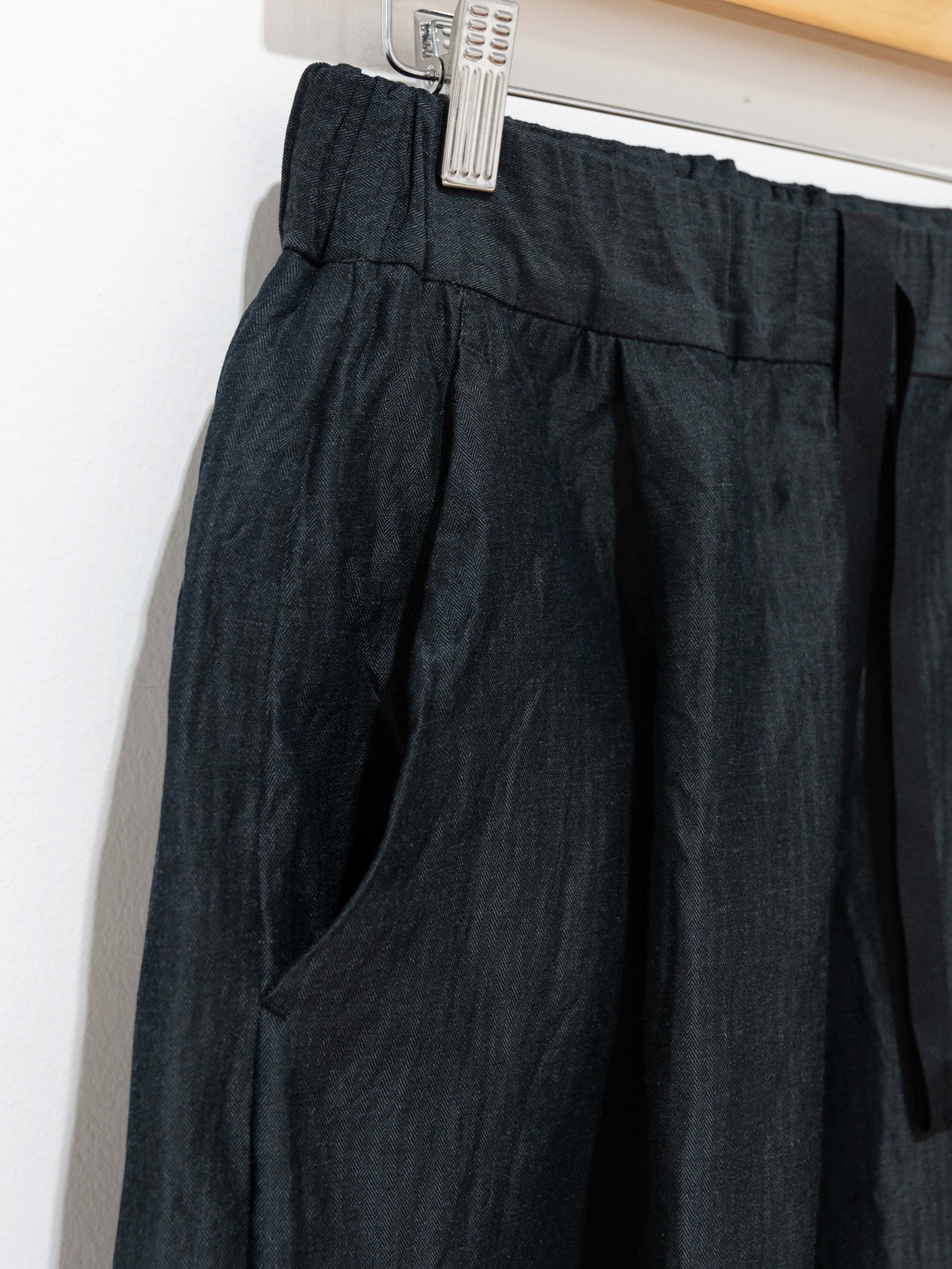 Namu Shop - Veritecoeur Tuck Pants - Charcoal