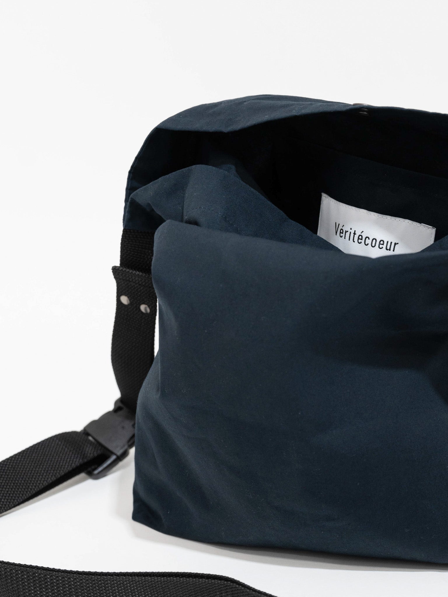 Namu Shop - Veritecoeur Crossbody Bag - Dark Navy