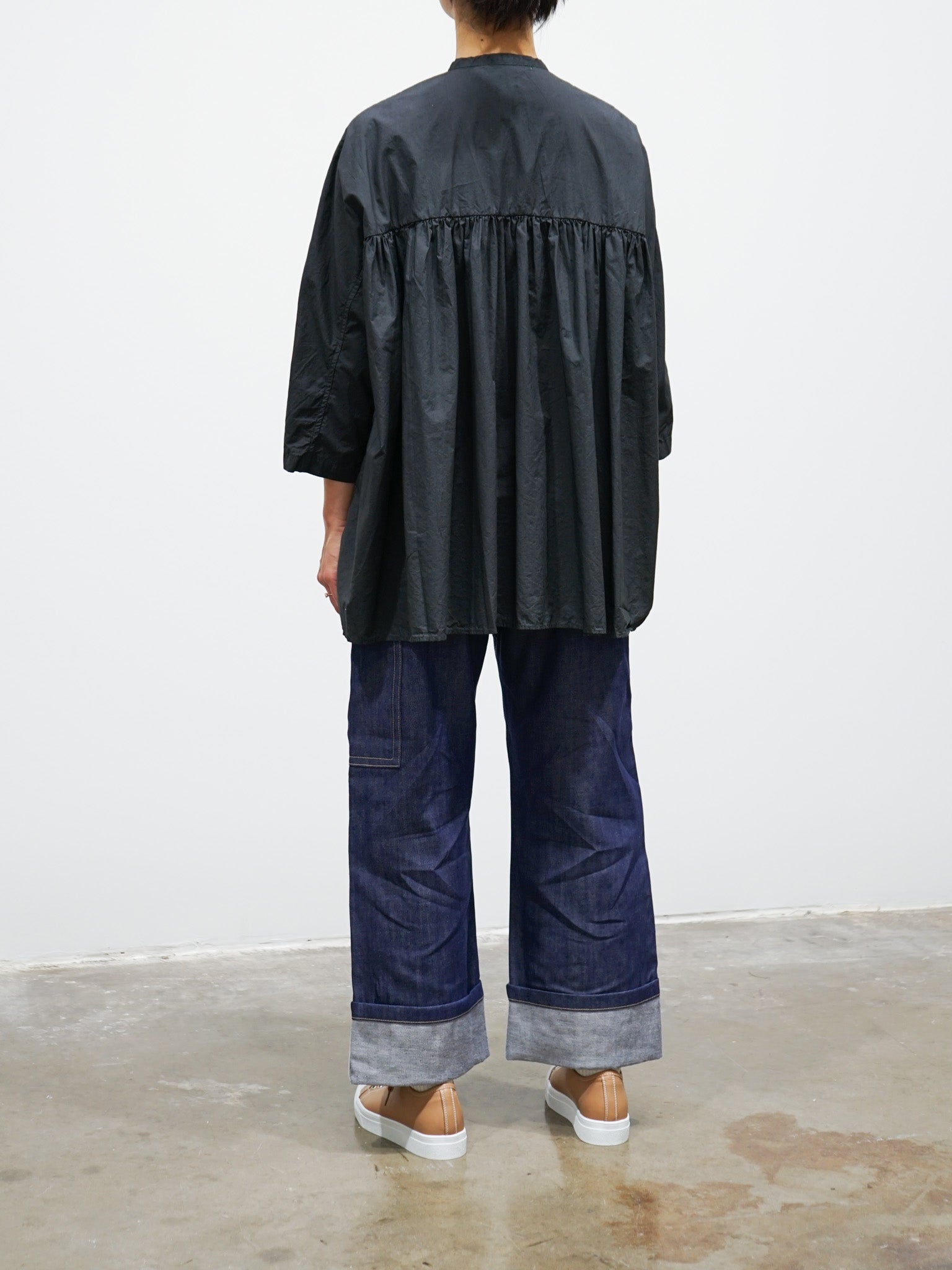 Namu Shop - Veritecoeur Band Collar Gather Back Shirt - White