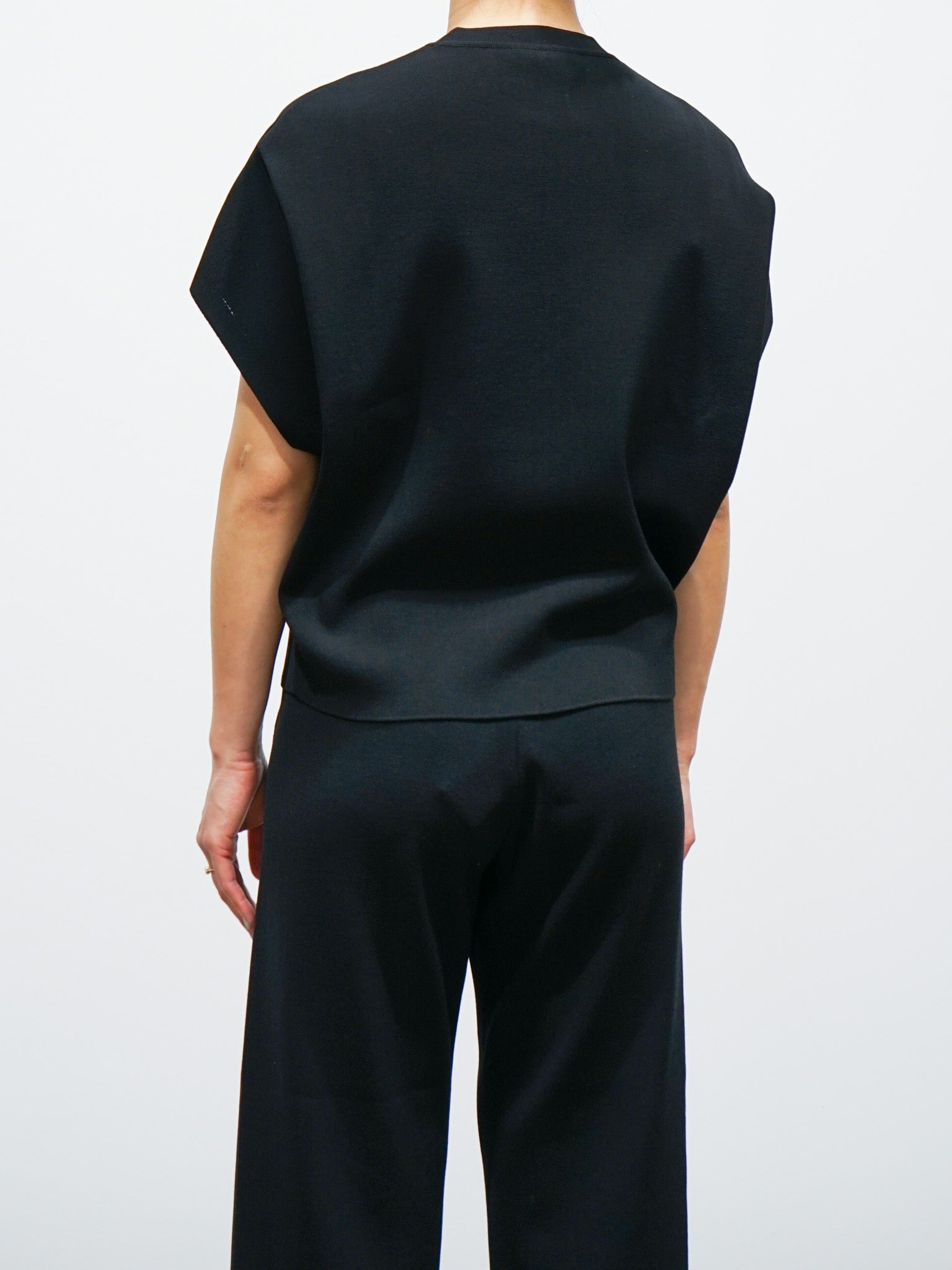 Namu Shop - Auralee Wool Recycled Poly High Gauge Rib Knit Sleeveless P/O - Black