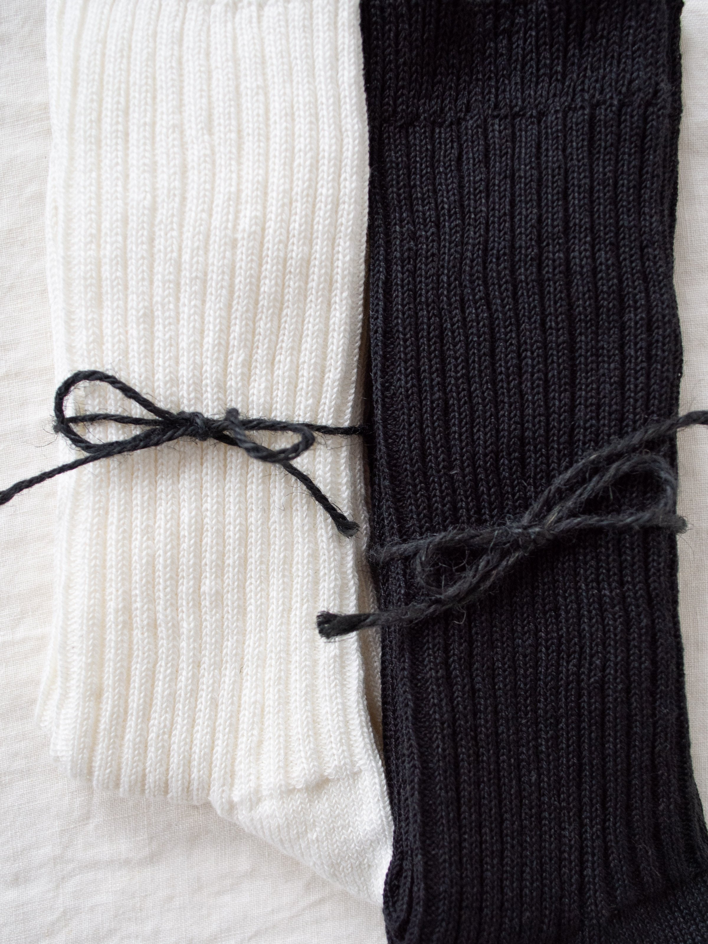 Namu Shop - Ichi Antiquites Linen Rib Socks - White, Black (restocked)